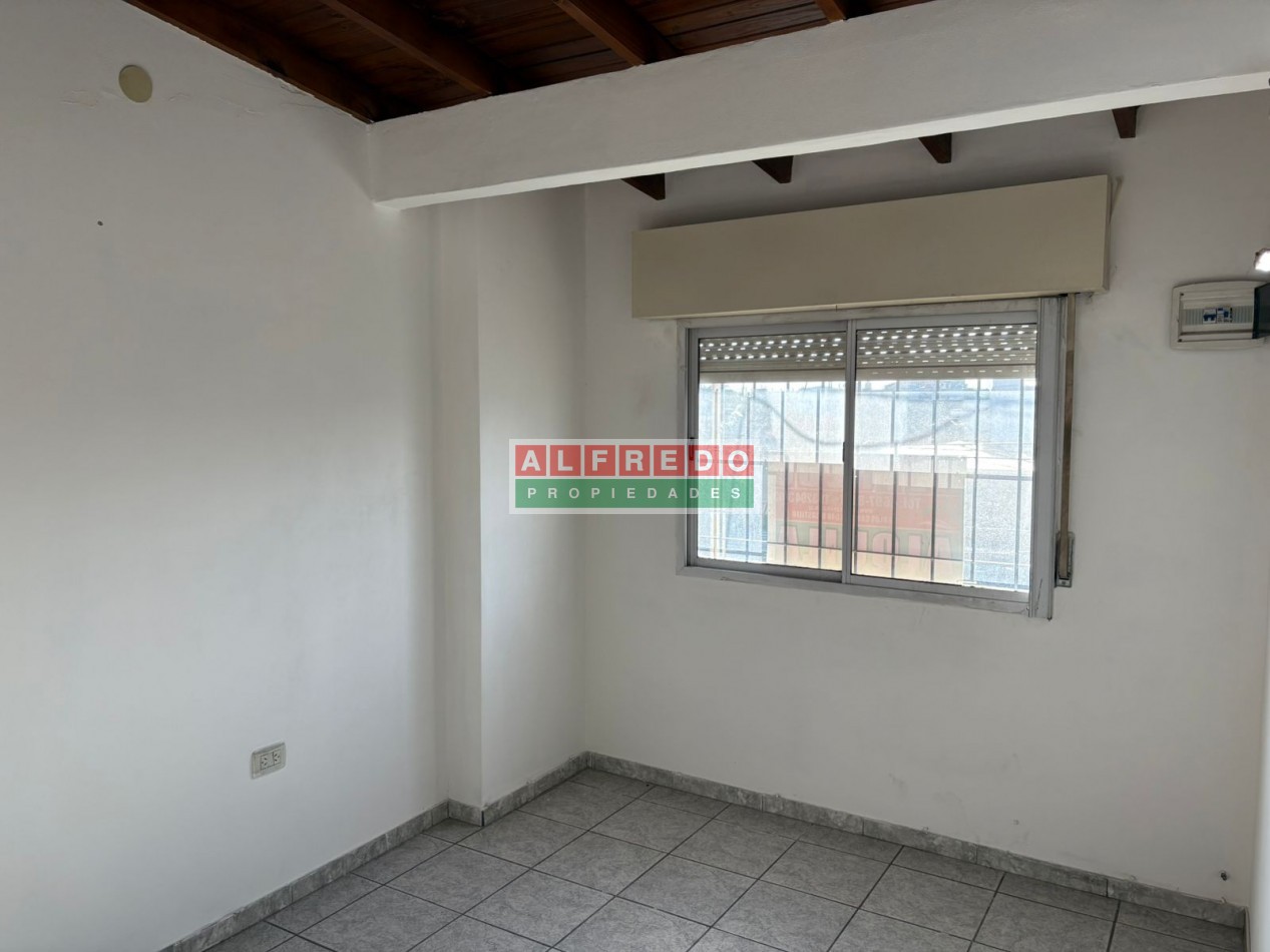 Departamento de 2 Ambientes en Alquiler sobre Av. Baradero - Moron Sur