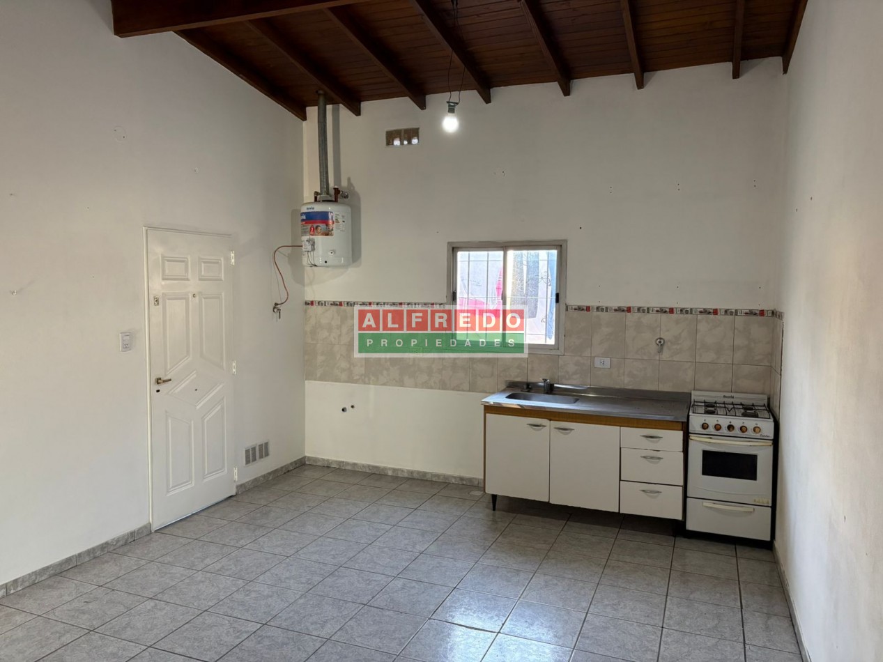 Departamento de 2 Ambientes en Alquiler sobre Av. Baradero - Moron Sur