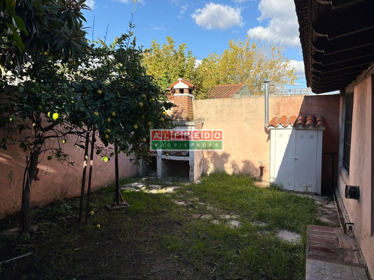 Chalet 3 Ambientes en Venta con Cochera y Jardin en Moron Sur - ¡Excelente Oportunidad!