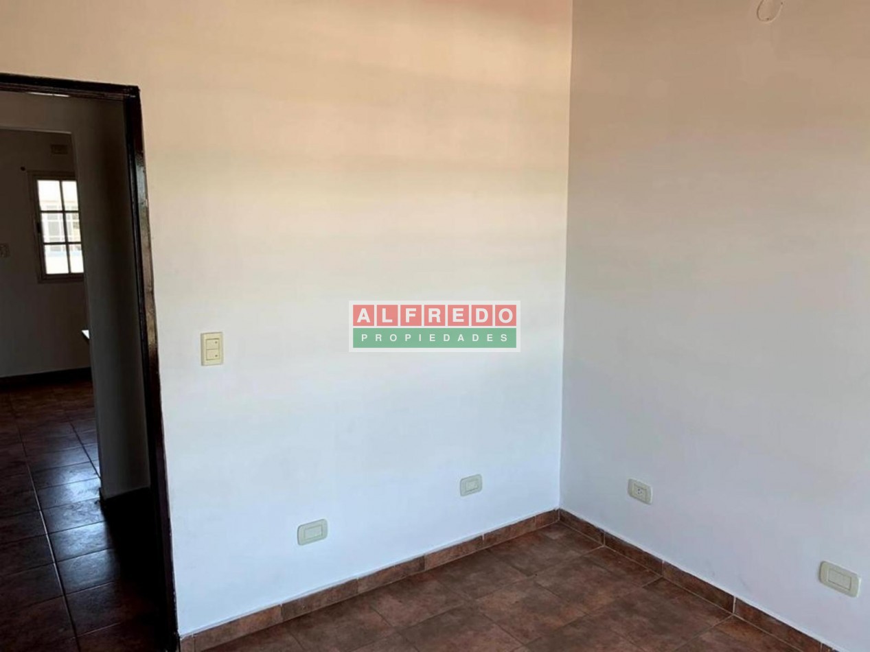 Departamento 2do piso en importante zona comercial - Isidro Casanova