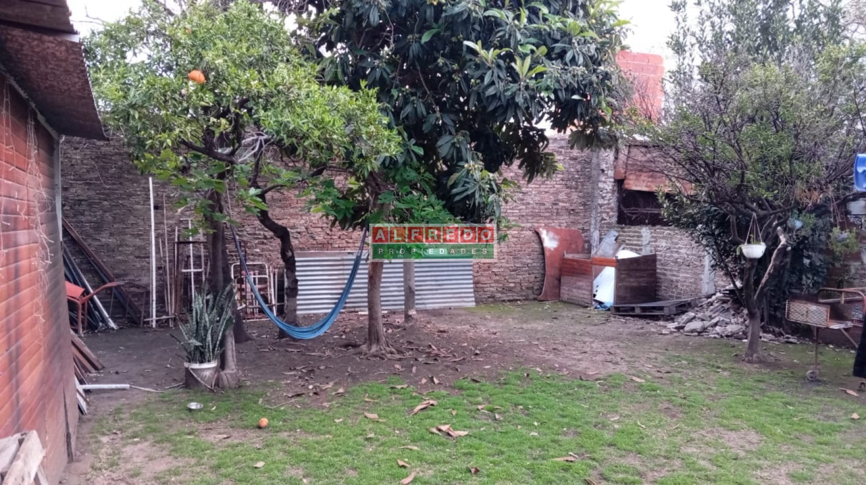 Casa de 2 Ambientes mas Departamento Monoambiente en Venta - Rafael Castillo - A Refaccionar