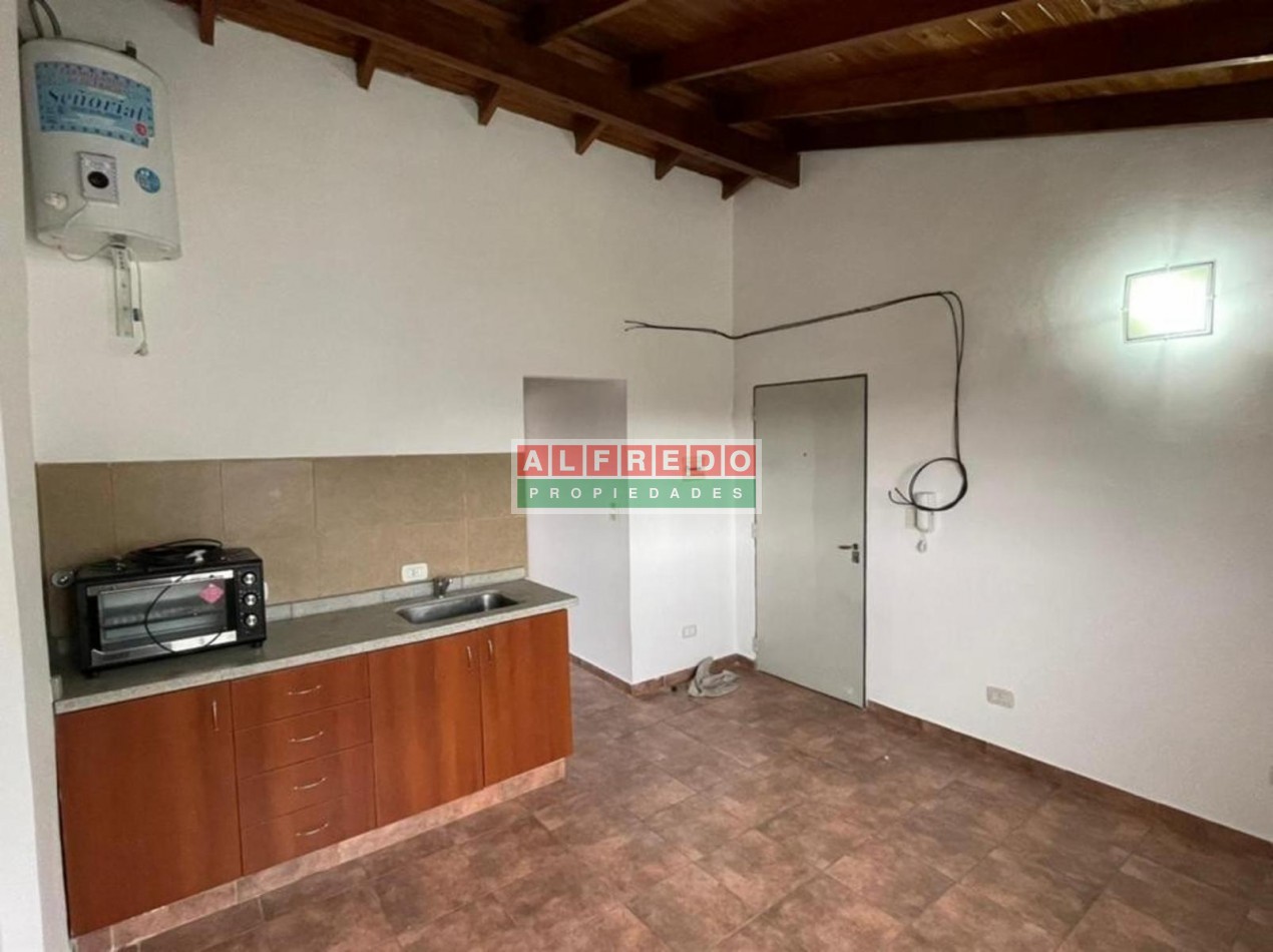 Departamento 2do piso en importante zona comercial - Isidro Casanova