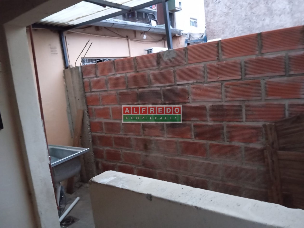 Casa de 2 Ambientes mas Departamento Monoambiente en Venta - Rafael Castillo - A Refaccionar