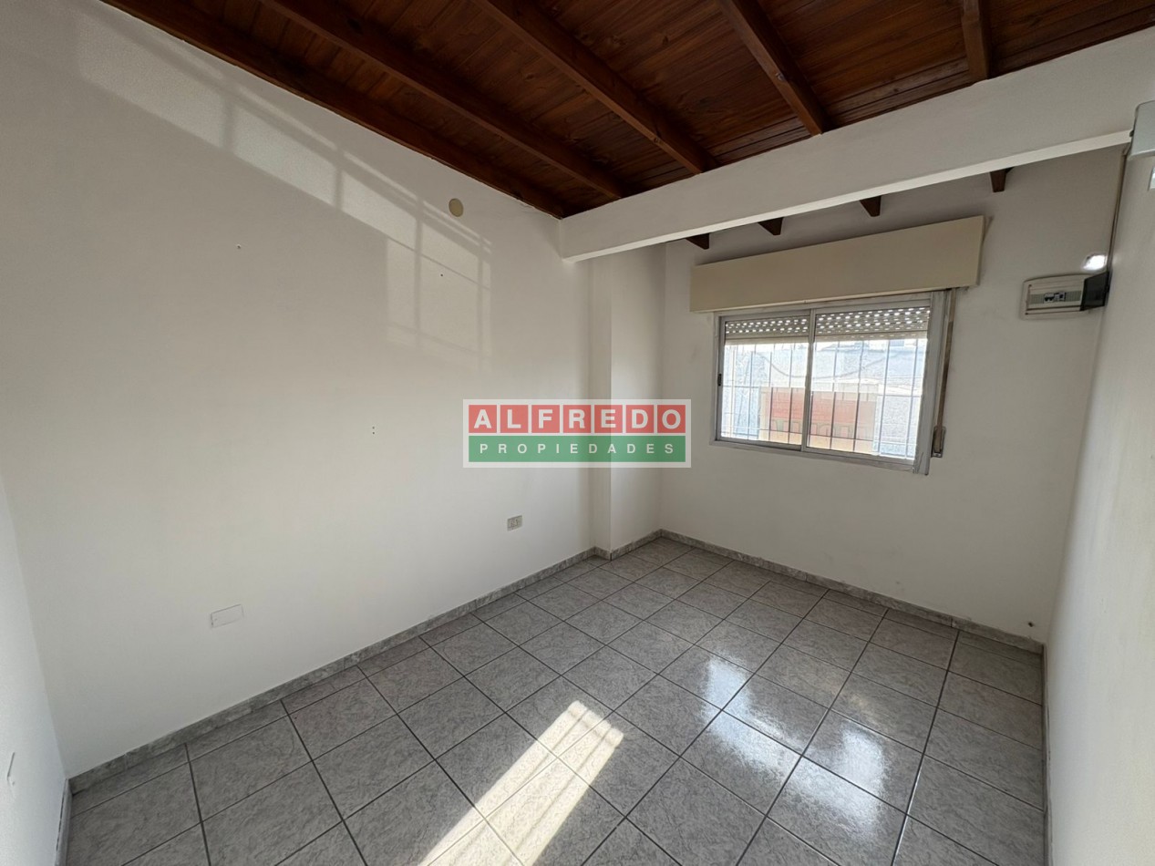 Departamento de 2 Ambientes en Alquiler sobre Av. Baradero - Moron Sur