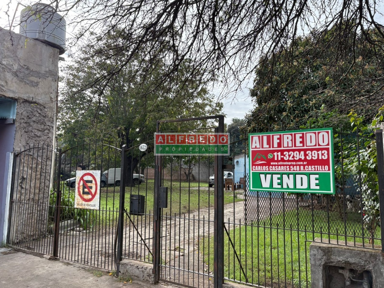 Casa en venta de 4 ambientes sobre importante terreno - Rafael Castillo