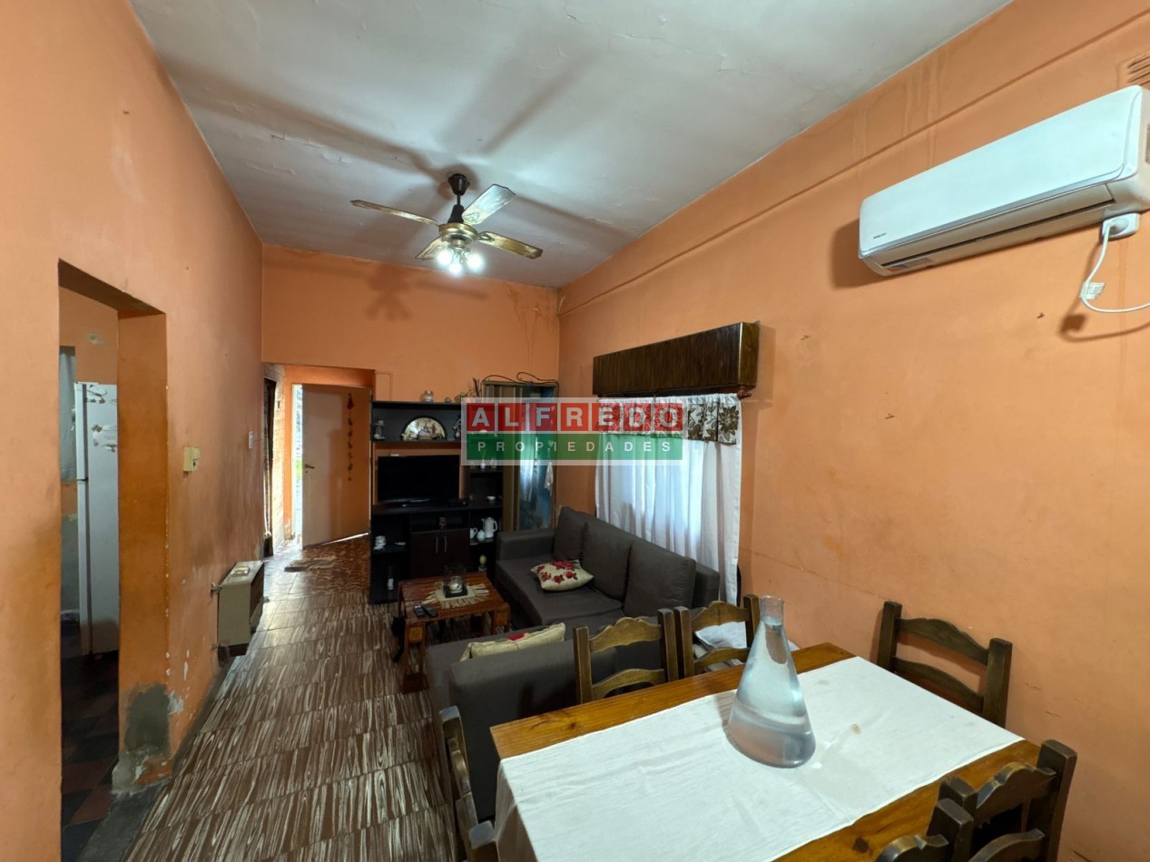 Casa en venta de 4 ambientes sobre importante terreno - Rafael Castillo