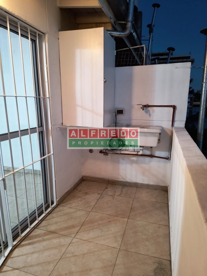 Hermoso departamento de 2 ambientes en venta - Moron Centro