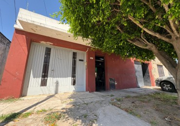 Casa de 6 ambientes con local en venta - Moron Sur
