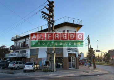 Amplio departamento de 2 ambientes en alquiler sobre avenida - Muy buena ubicacion