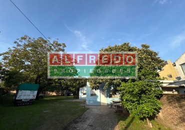 Casa en venta de 4 ambientes sobre importante terreno - Rafael Castillo