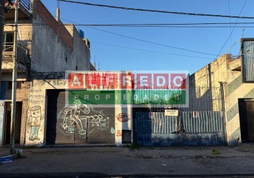 Lote en venta en Moron - sobre Avenida