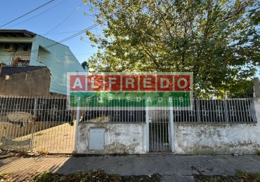 Casa de 3 Ambientes en Alquiler - Moron Sur